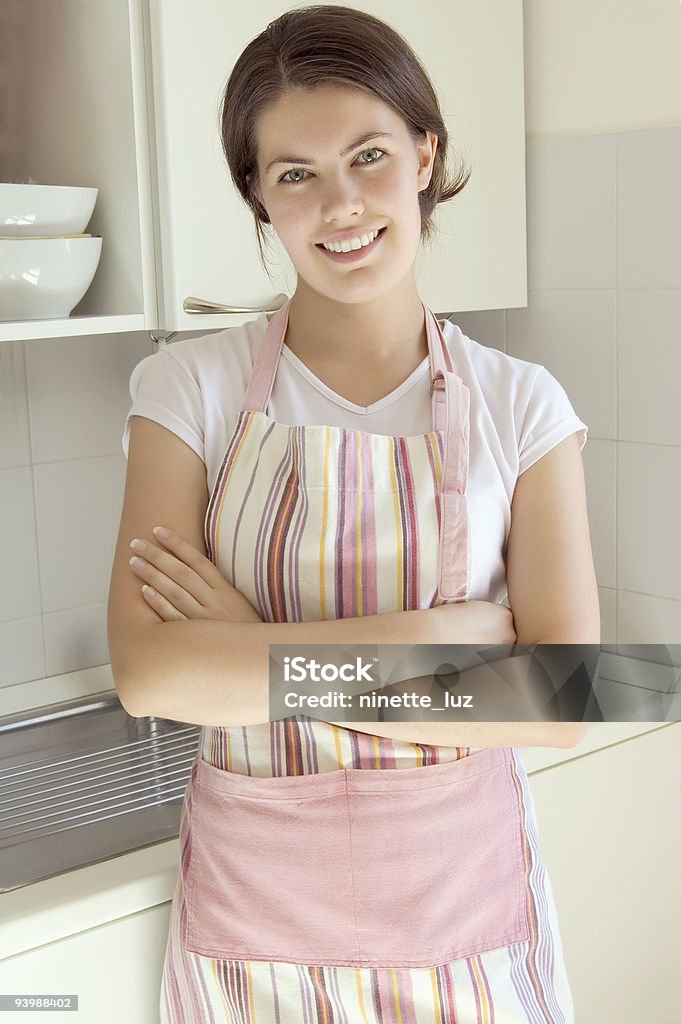 Fille dans la cuisine - Photo de Adulte libre de droits