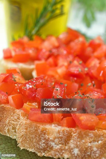 Crostini Z Pomidora - zdjęcia stockowe i więcej obrazów Bez ludzi - Bez ludzi, Biały, Bruschetta