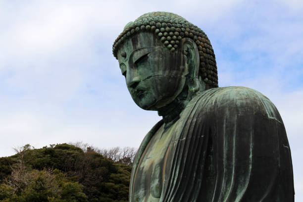 traducción: el gran buda de kamakura, o "kotoku-in - kamakura japan tourist people fotografías e imágenes de stock