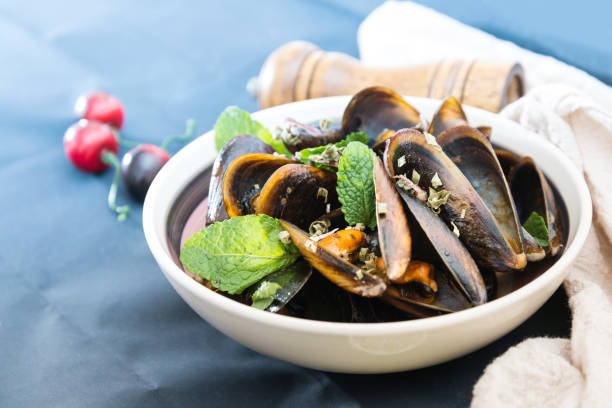 istock Italian Steamed Mussels cooked in Provencale style 939985452