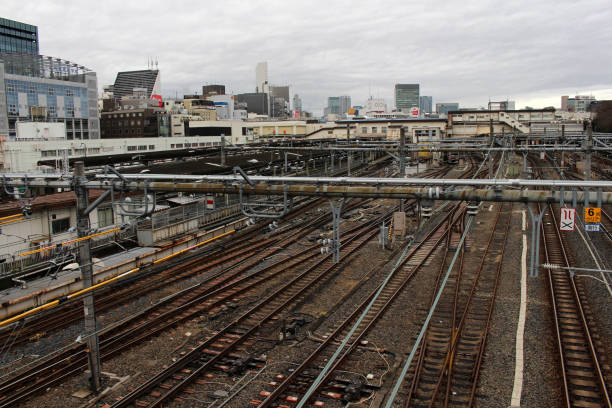 istock Busy and unbusy train operation in Tokyo, Japa 940027630