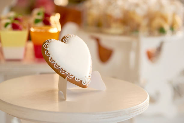 glazed cookie,decorated with white pearls on the white stand - raspberry heart shape gelatin dessert valentines day imagens e fotografias de stock