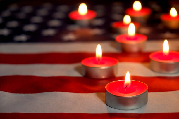 bandeira de fundo dos estados unidos para a celebração de feriados federais e luto dia da lembrança. simbólica da e.u.a. - praying flags - fotografias e filmes do acervo