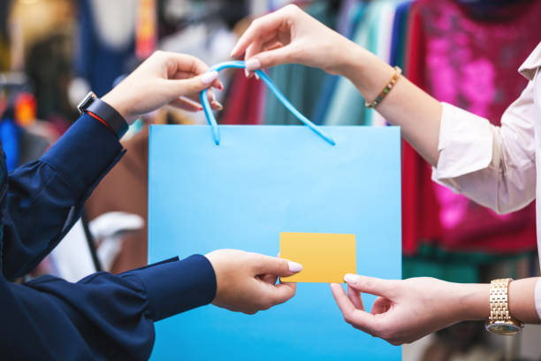 istock Hands with shopping bag and credit card close up. 940074334