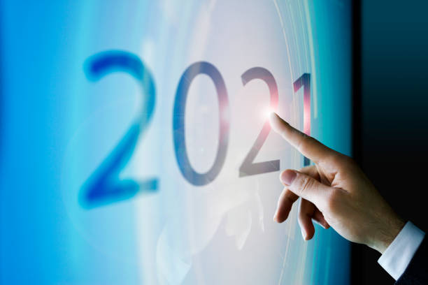 geschäftsmann, die berührung des bildschirms etwa 2021 - futuristic touching touch screen computer monitor stock-fotos und bilder
