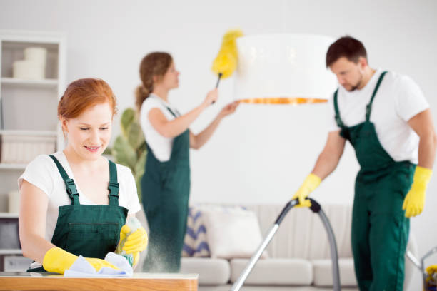 istock Women dusting and man vacuuming 940108638