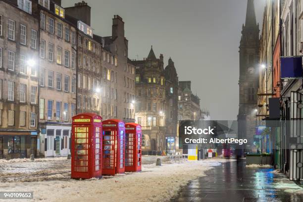 Royal Mile In Edinburgh At Night Stock Photo - Download Image Now - UK, Winter, City