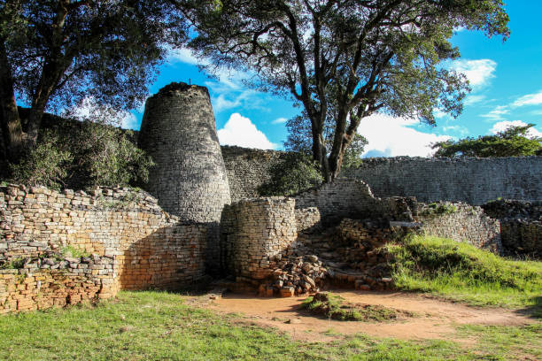 die great zimbabwe ruinen außerhalb masvingo in simbabwe - granite travel stock-fotos und bilder