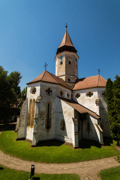 fortificado de igreja em tartlau prejmer roménia, igrejas foram construídas no interior de muralhas de defesa para proteger a população durante ataques, construído pelos cavaleiros teutônicos, assentamento dos saxões da transilvânia - prejmer fortress - fotografias e filmes do acervo