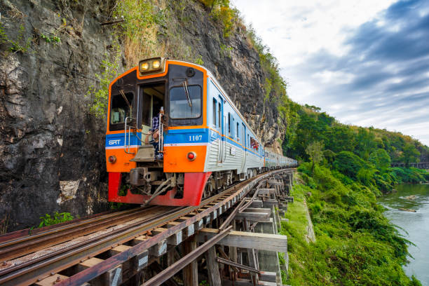 provincia di kanchanaburi, locomotiva, treno a vapore, thailandia, treno - veicolo - kanchanaburi province train thailand diesel foto e immagini stock