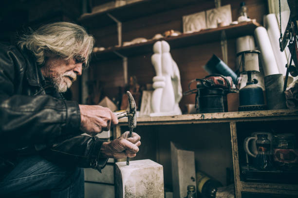 istock Senior sculptor artist 940194000
