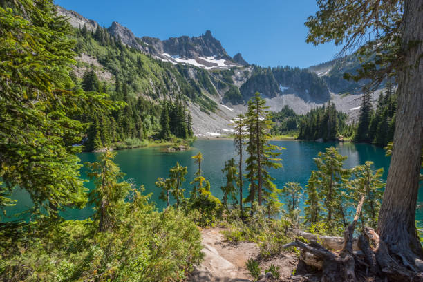 istock Snow Lake from backcountry campsite 940197458
