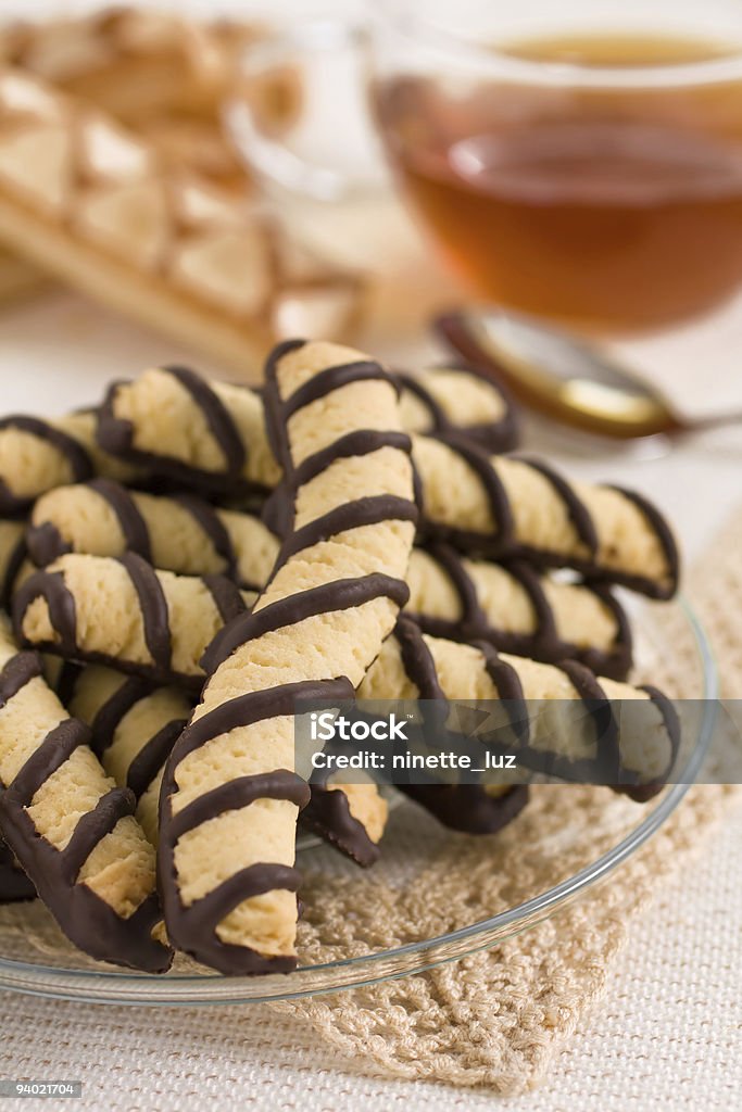 chocolate cookies e chá de baunilha - Royalty-free Arranjo Foto de stock