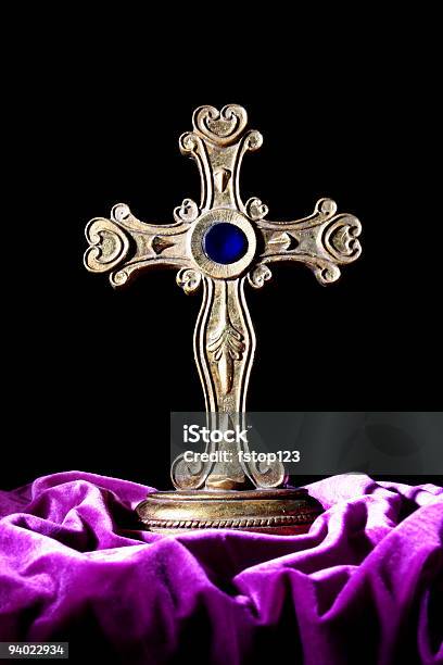 Cross - Fotografie stock e altre immagini di A forma di croce - A forma di croce, Amore, Blu