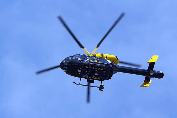 irmão mais velho no céu - police helicopter - fotografias e filmes do acervo