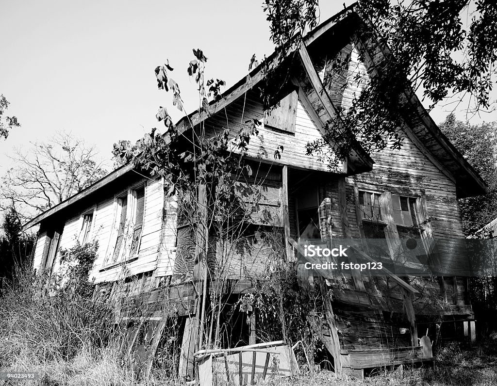 Vieille maison falling down - Photo de A l'abandon libre de droits