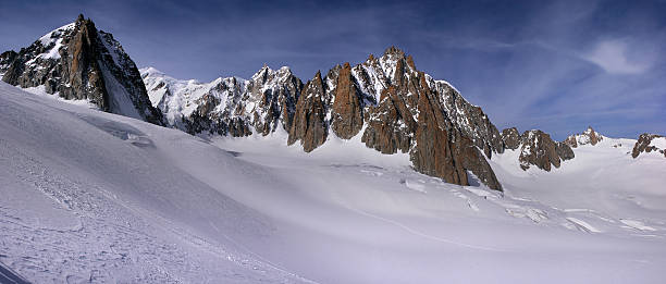 Mont Blanc e o Vale Blanche - foto de acervo
