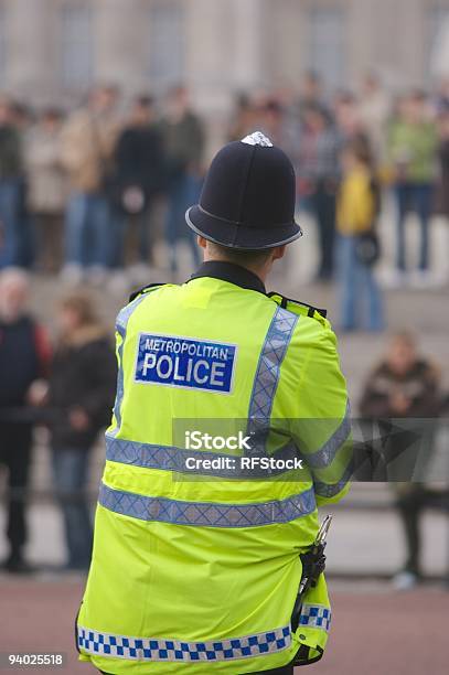 British Cop Outside Buckingham Palace Stock Photo - Download Image Now - Police Force, London - England, UK