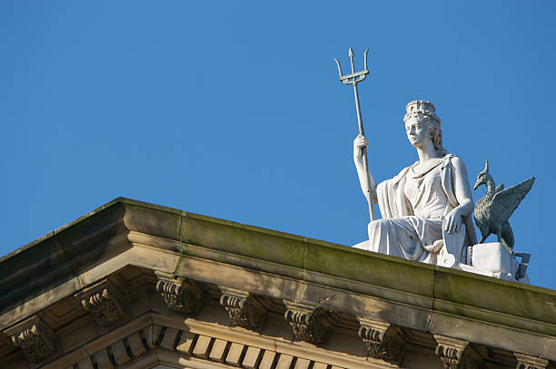 das liverpool-statue - museum of liverpool stock-fotos und bilder