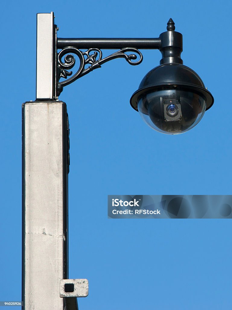 CCTV-Kamera auf kunstvoll gearbeiteten post Street - Lizenzfrei Blau Stock-Foto