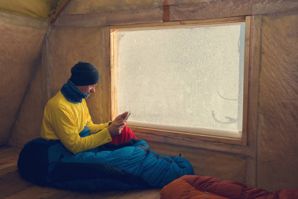 traveler rests in the old mountain hut - home interior cabin shack european alps imagens e fotografias de stock