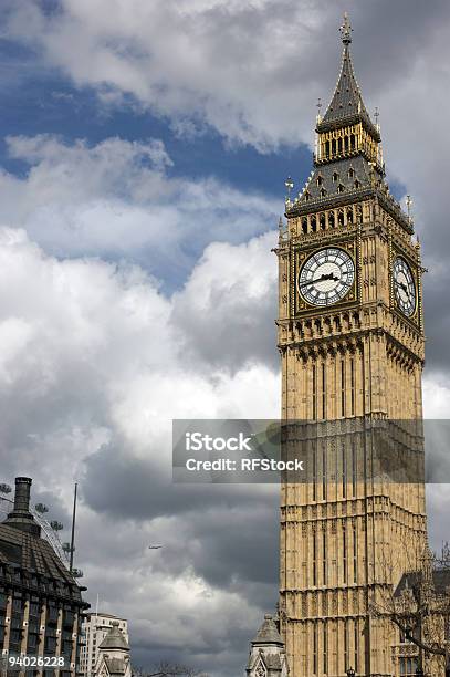 Big Ben W Pochmurny Dzień - zdjęcia stockowe i więcej obrazów Altostratus - Altostratus, Anglia, Bez ludzi