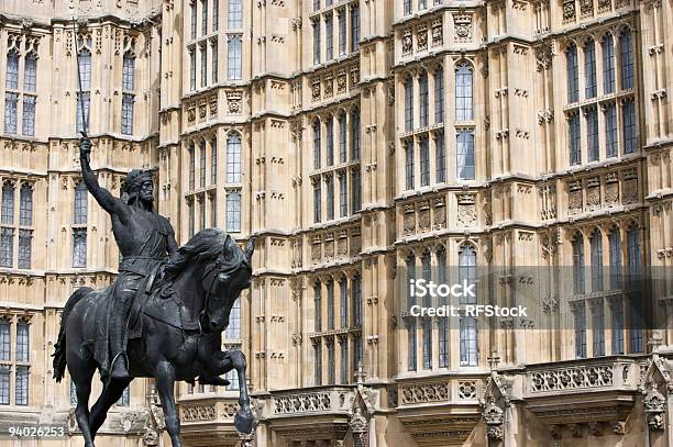 Richard I Statua Equestre Al Di Fuori Del Parlamento Londra - Fotografie stock e altre immagini di Corona reale