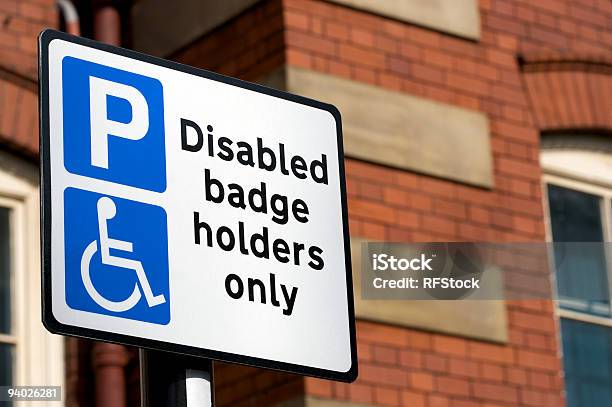 Portautensili Solo Segno Distintivo Per Disabili - Fotografie stock e altre immagini di Badge - Badge, Blu, Diversamente abile
