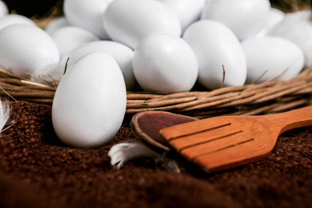 eggs on a rustic table - old fashioned domestic kitchen old close up imagens e fotografias de stock