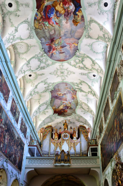 salzburger dom  - indoors cathedral salzburg cathedral salzburg stock-fotos und bilder