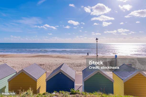 ボーンマス ビーチ小屋と海の景色 - 浜辺のストックフォトや画像を多数ご用意 - 浜辺, ボーンマス, イギリス