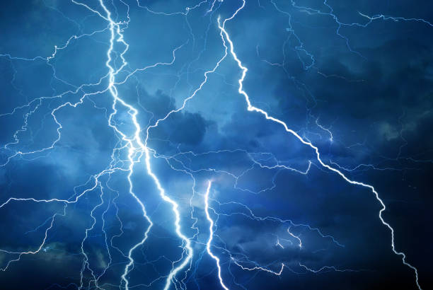 lightning during summer storm - trovão imagens e fotografias de stock