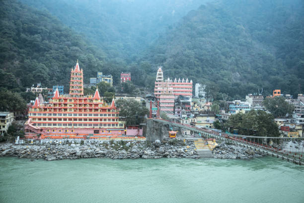 view of ganga river embankment - garhwal imagens e fotografias de stock