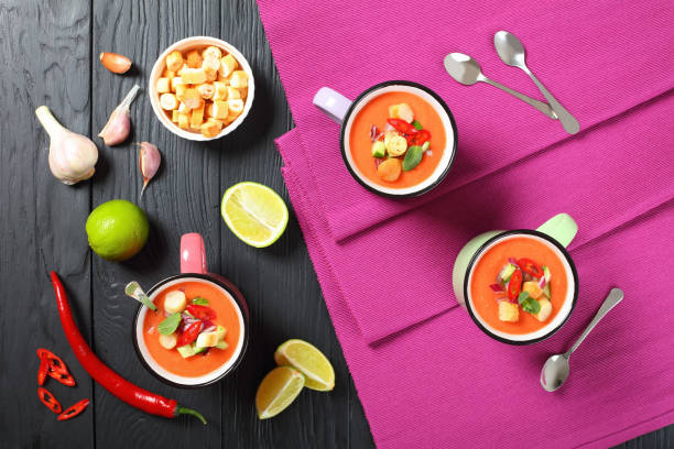 порции вкусного гаспачо в чашках - gazpacho salsa vegan food freshness стоковые фото и изображения