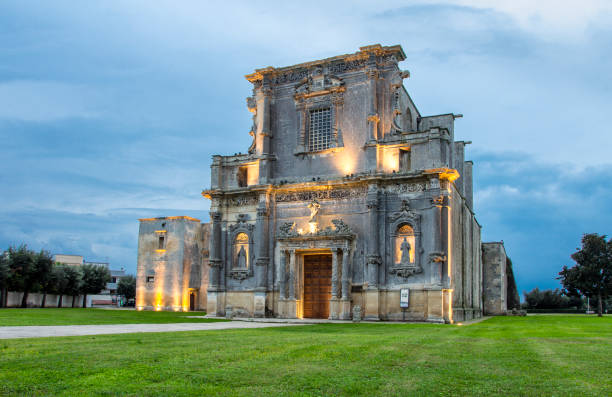 convento degli agostiniani di melpignano dove ogni anno si svolge il festival musicale notte della taranta - salento foto e immagini stock