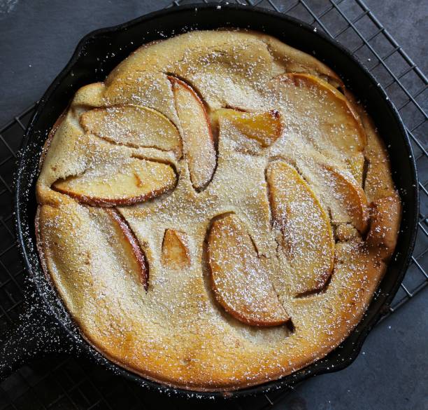istock Apple popover  in skillet - fall and christmas food 940442824