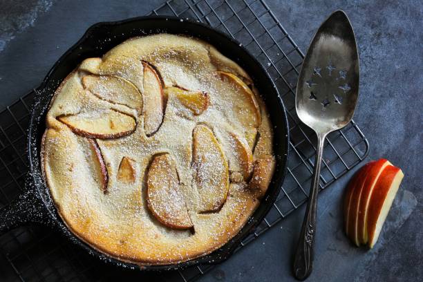 istock Apple popover  in skillet - fall and christmas food 940442936