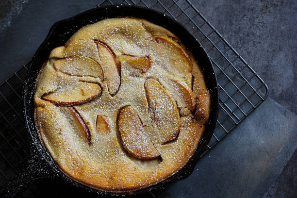 istock Apple popover  in skillet - fall and christmas food 940446526