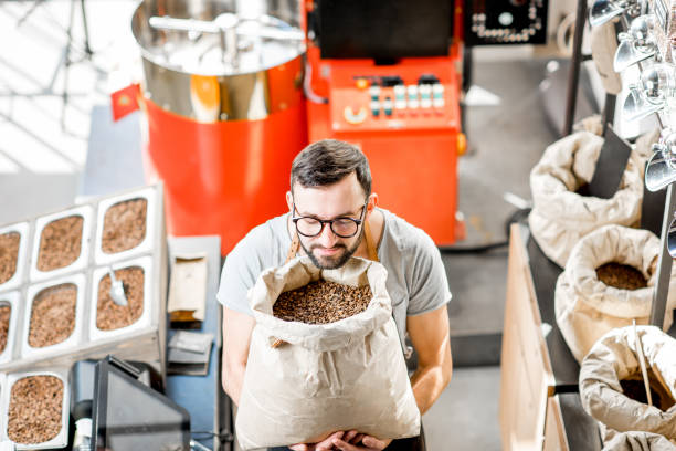 istock Sales person in the coffee store 940454354