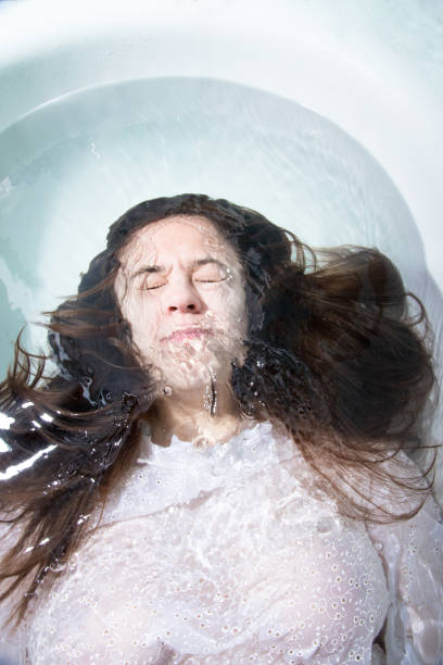 istock Girl Lying Underwater in Bathtub 940508530