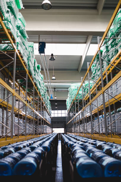 istock Water bottling factory 940532668