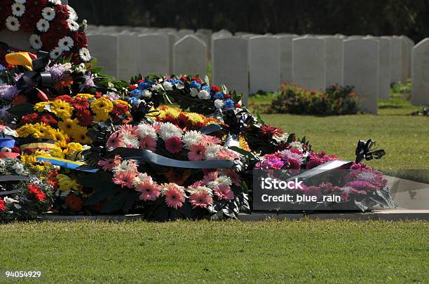 Photo libre de droit de Dans Le Cimetière De Guerre banque d'images et plus d'images libres de droit de Armée - Armée, Arranger, Bloc