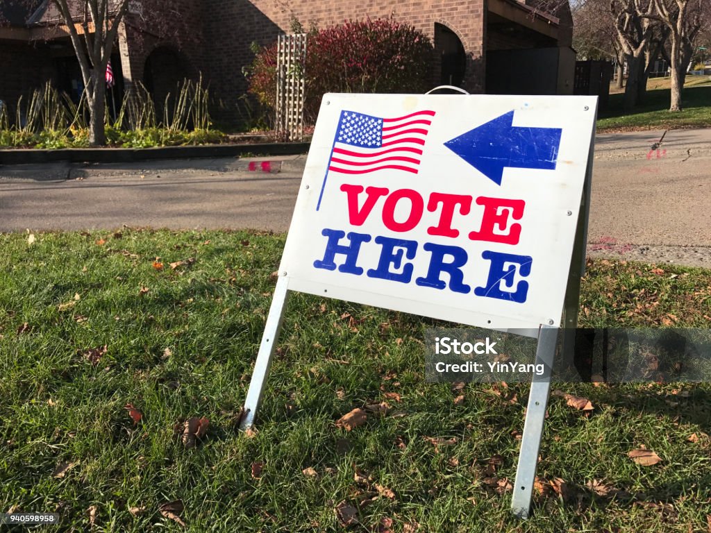 Polling Place for Voting in United States The voting location for political polling place. A sign pointing to the location building for casting vote ballot in United States Election Stock Photo