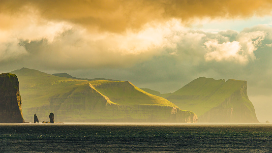 Vista panorámica de la costa de Islas Feroe photo