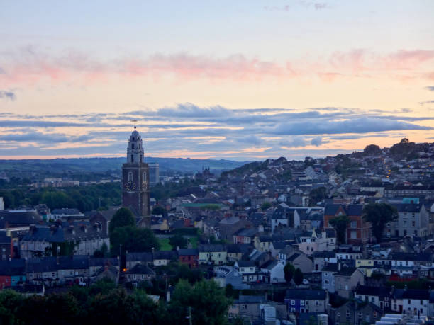 shandon cork city - republic of ireland corcaigh night photography stock-fotos und bilder