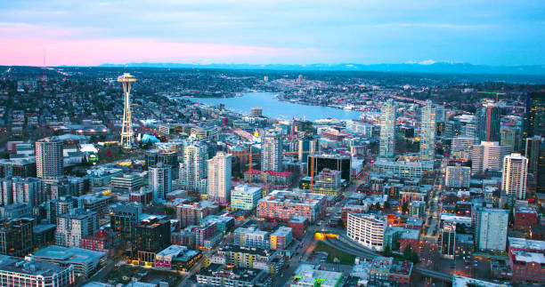 seattle panoramic south lake union buildings under construction center growing city sunset nuvole rosse vista aerea guardando a nord - seattle night skyline architecture and buildings foto e immagini stock