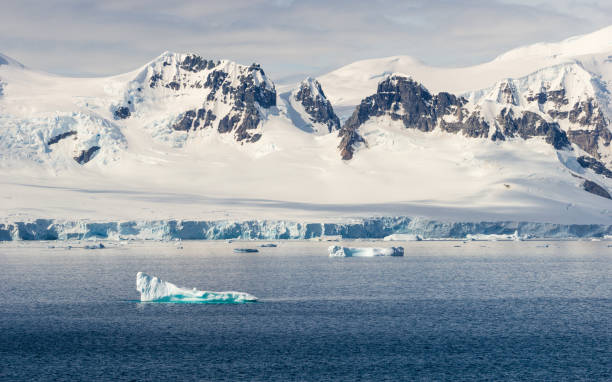 istock Antarctic Landscape with Icebergs and Mountains 940716428