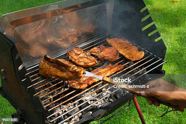 Photo libre de droit de Barbecue Sur La Pelouse banque d'images et plus d'images libres de droit de Activité de loisirs - Activité de loisirs, Aliment, Aliment rôti