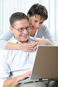 paar-am-laptop.jpg?b=1&s=170x170&k=20&c=