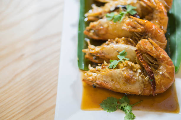 istock Deep fried shrimp platter with tamarind sauce 940799252